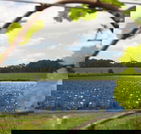 Bettenays Lakeside Loft Apartment and Vineyard Chalets