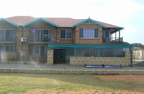 Seaspray Beach Holiday Park - eAccommodation 0