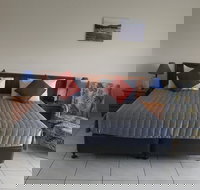 Airlie Court Units - eAccommodation