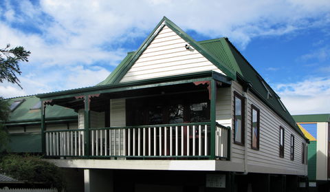 Dlux + Escape @ Lorne - eAccommodation 1
