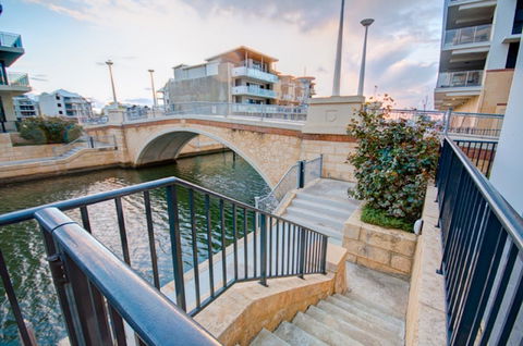 Dolphin Quay 3 Bedroom Apartment - eAccommodation 0