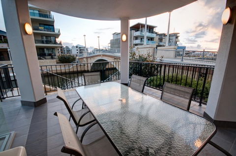Dolphin Quay 3 Bedroom Apartment - eAccommodation 1