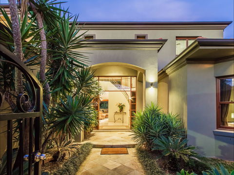 Lakeland Keys Broadbeach - Vogue Holiday Homes - eAccommodation 2