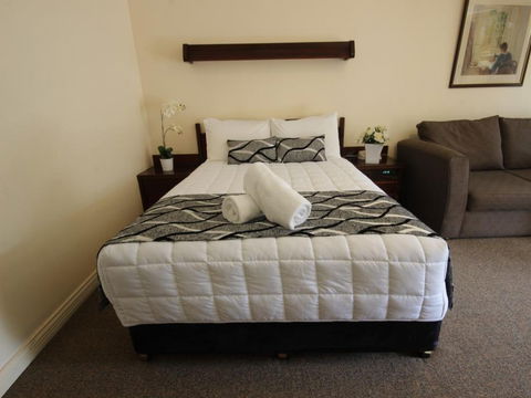 Molly Morgan Motor Inn - eAccommodation 2