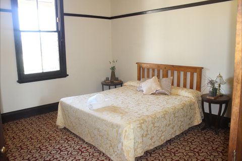 Neath Hotel - eAccommodation 2