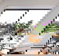 The Beachside Apartment - eAccommodation