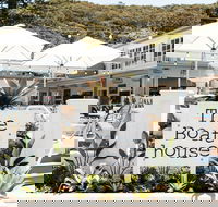 The Boathouse Hotel Patonga - eAccommodation