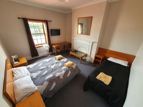 Victoria Hotel Port McDonnell - eAccommodation 1