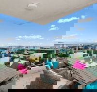 Beachlife Sea Spray Apartment - eAccommodation