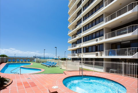 Breakers North - Absolute Beach Front Holiday Apartments - eAccommodation 2