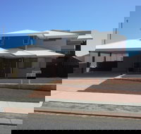 Cozzys Condo Luxury Beach House - eAccommodation