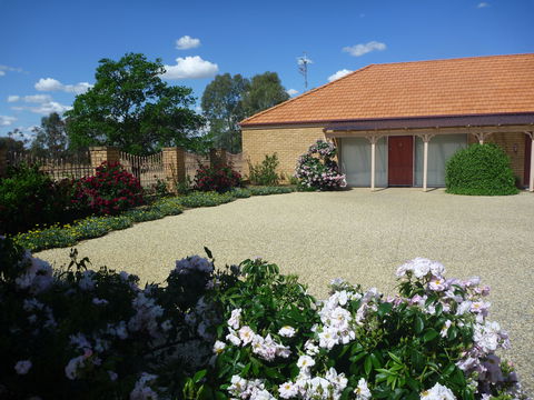 Fairways Bed And  Breakfast At Jerilderie - eAccommodation 1