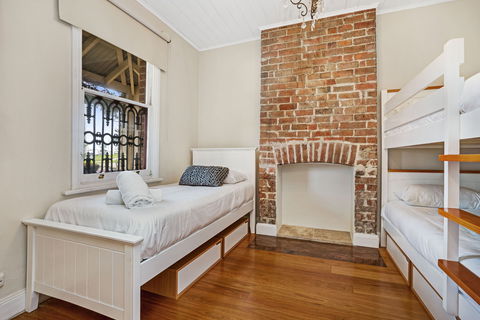 Newcastle Executive Homes - Oceanview Terrace - eAccommodation 2