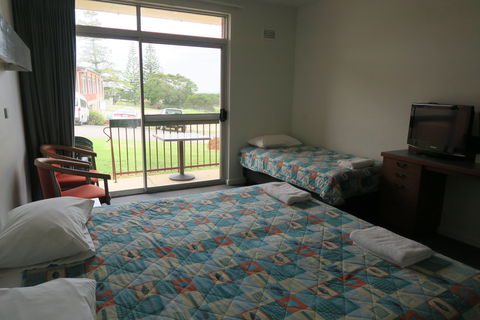 Tathra Hotel - Motel - eAccommodation 2