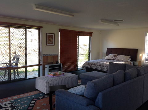 Tibuc Gardens Cottage - eAccommodation 2
