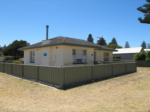 Walters Holiday Home - eAccommodation 0