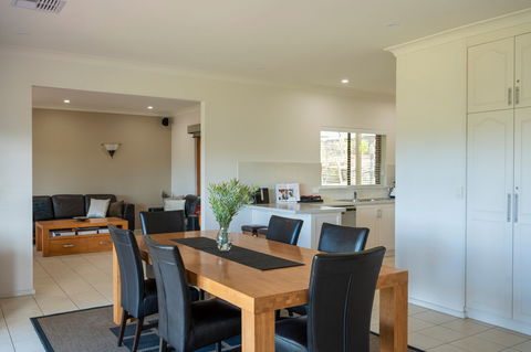 131 - Heart Of The Vale - eAccommodation 2