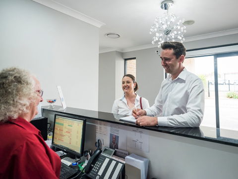 Aastro Dish Motor Inn - eAccommodation 1