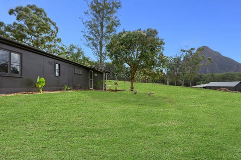 Sunshine Coast Farm Stay  - eAccommodation 1