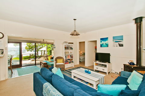 Bay Cottage - eAccommodation 0