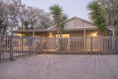 Boardwalk - eAccommodation 0