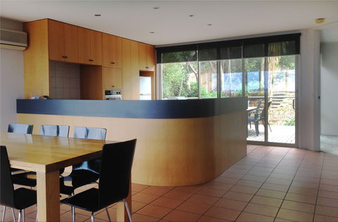 Dlux + Escape @ 83 Great Ocean Road Apartments Lorne - eAccommodation 1