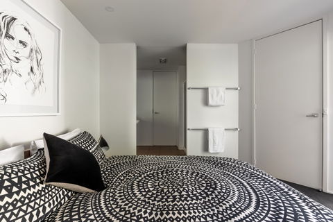 Dlux + Escape @ 83 Great Ocean Road Apartments Lorne - eAccommodation 2