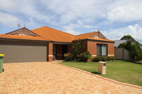 Mandurah Golf Links Retreat - eAccommodation 0