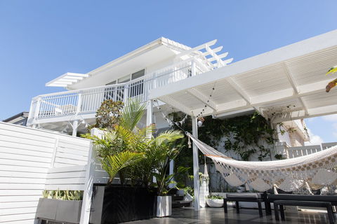 White Beach Cottage - The Perfect Beach Getaway - eAccommodation 0