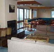 Trackers Mountain Lodge - eAccommodation