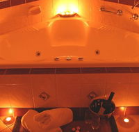 Anglesea Overboard Seaside Cottage - eAccommodation