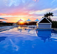 Oaks Waterfront Resort - eAccommodation