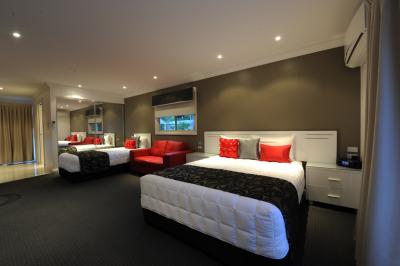 The Gateway Village Holiday Park - eAccommodation 0