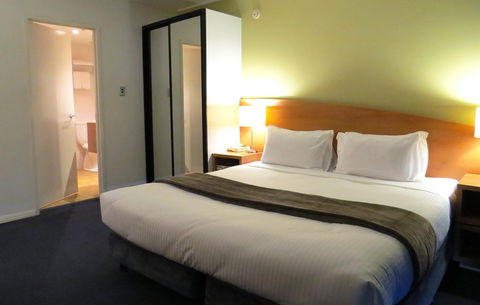 Waldorf Apartment Hotel - eAccommodation 0