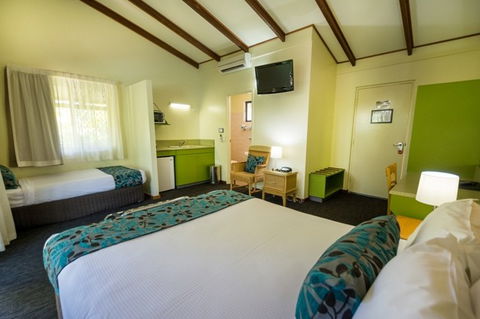 Palms City Resort - eAccommodation 1