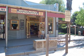 Emmylou Paddle Steamer - eAccommodation 2