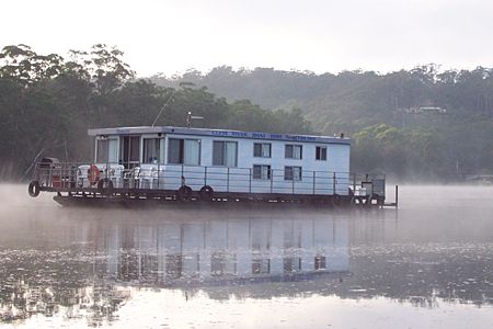 Clyde River Houseboats - eAccommodation 1