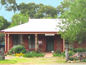 Stacey Studio Gallery & Almond Grove B&B - eAccommodation 0