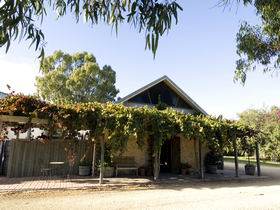 Lake Breeze Wines - eAccommodation 0