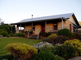 Tim Gramp Wines - eAccommodation 0