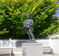 Alexander Cameron Statue - eAccommodation