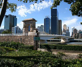 Former Victoria Bridge Abutment (Memorial) - eAccommodation 0