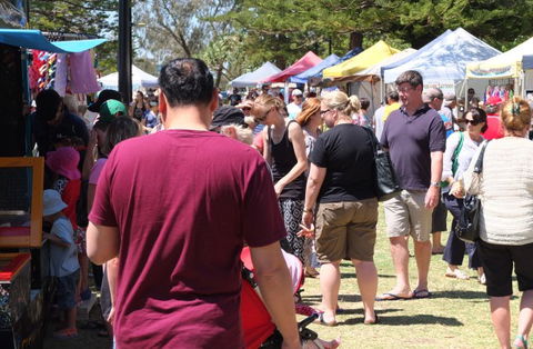 Broadbeach Beachfront Markets - eAccommodation 1
