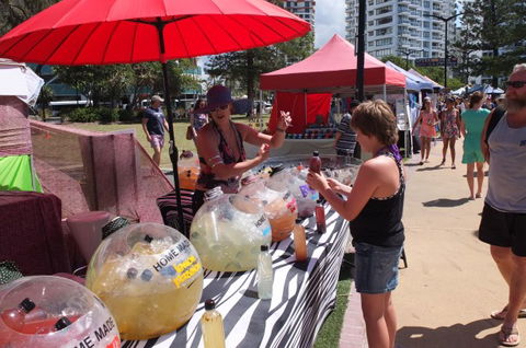Broadbeach Beachfront Markets - eAccommodation 4