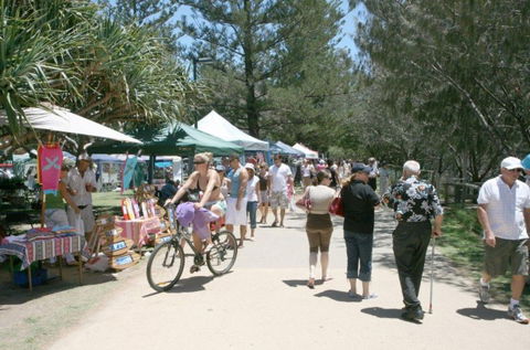 Broadbeach Beachfront Markets - eAccommodation 5