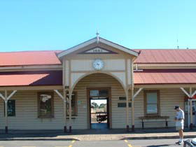 Maryborough Railway Station - eAccommodation 0