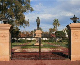 Dalby War Memorial And Gates - eAccommodation 0