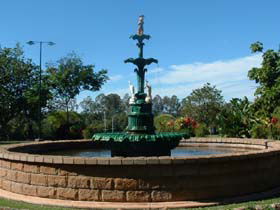 Band Rotunda And Fairy Fountain - eAccommodation 0