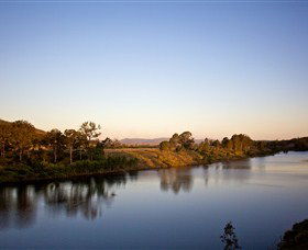 Lake Wivenhoe - eAccommodation 0