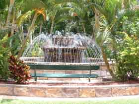 Bauer And Wiles Memorial Fountain - eAccommodation 0